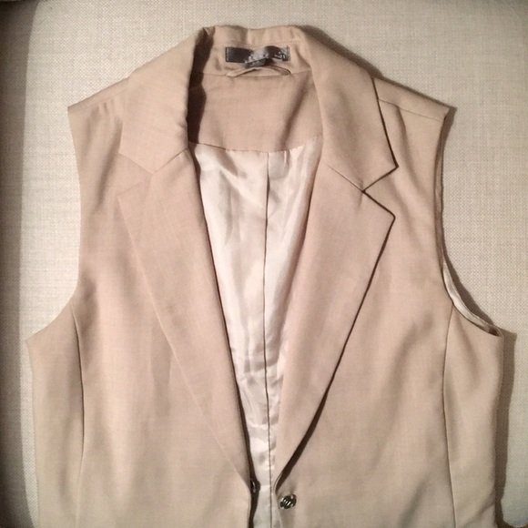 Button up vest - Picture 3 of 3